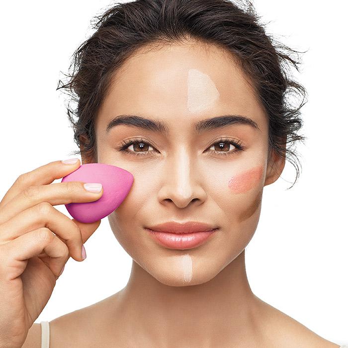 4 STEPS TO USING A MAKEUP BLENDER.