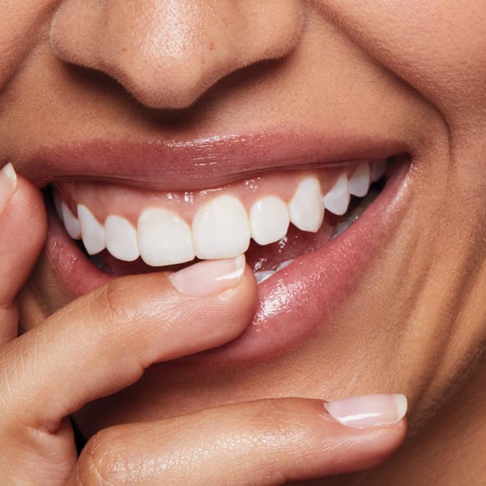 ORAL CARE: WHITENING ESSENTIALS for a healthy and bright smile.